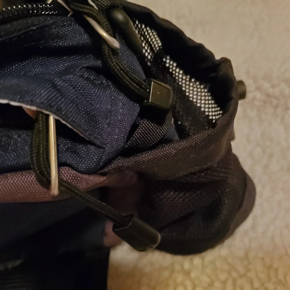 The North Face MT Biker zipper fanny pack,  in excellent condition.  Navy & gray - Picture 6 of 9